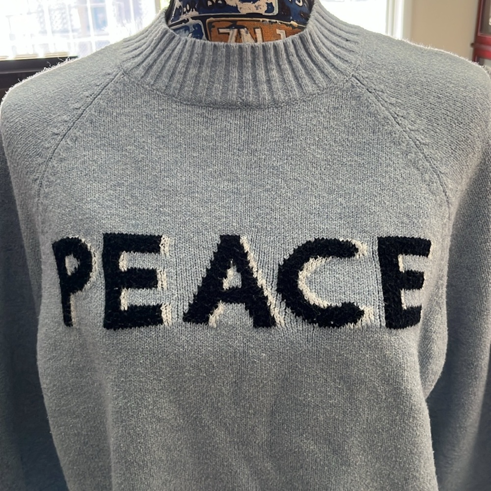 Old navy sweater - Picture 2 of 9